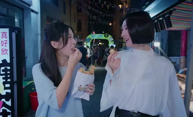 食個雞蛋仔都可以咁天真爛漫。