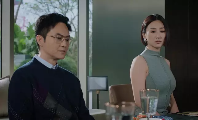 反觀呢兩位嘅同框畫面，係貌合神離嘅多。 