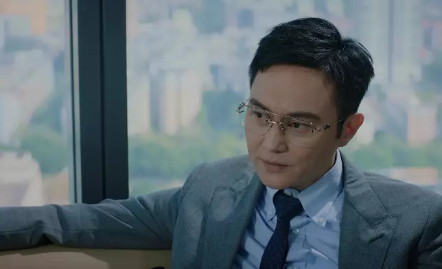 張智霖講埋啲咁賤格嘅嘢，仲要加埋個心寒樣，難怪近日畀網民話佢係「極品渣男」。