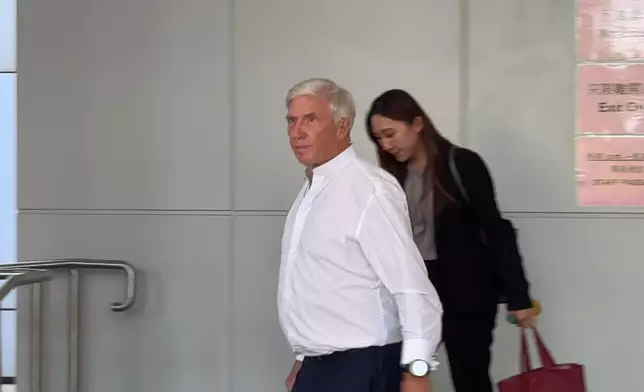 代表鄺港傑的大律師Trevor Beel 。巴士的報記者攝