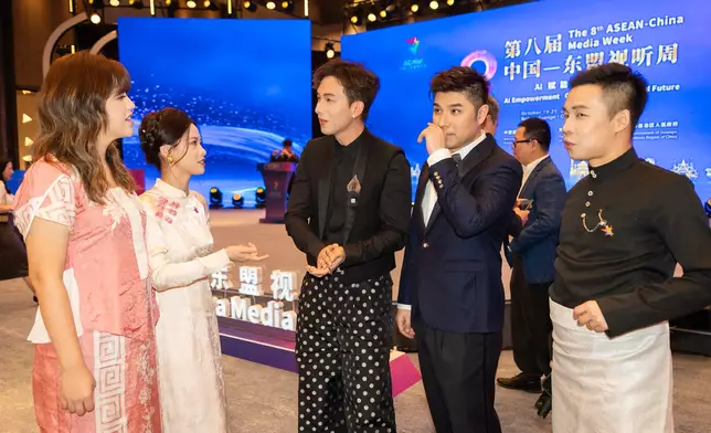 周吉佩（吉吉）近日以「香港代表」身份赴廣西出席「第8屆東盟視聽周開幕禮」，首次參與內地大型節目錄影。