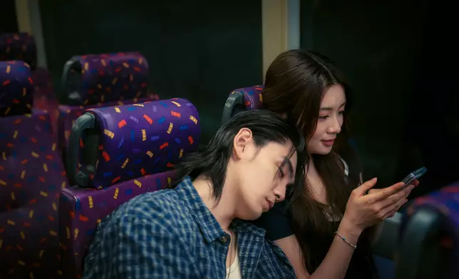 Candy大讚George眼神識做戲、好charm。