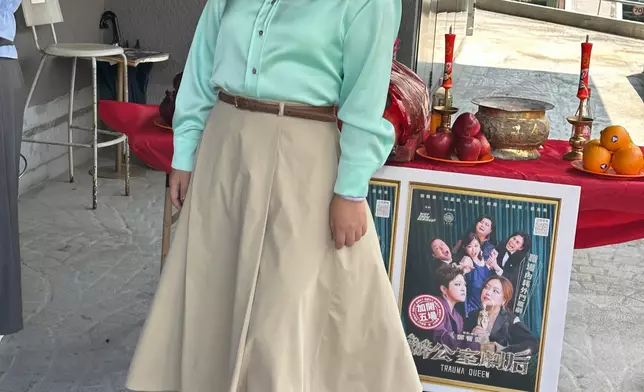 首演舞台劇的妹頭坦言極度緊張，獲劉雅麗大讚「面懵心精」。