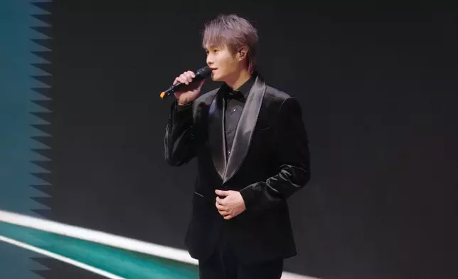 胡鴻鈞抵達當地獲大批粉絲接機，感到十分窩心，並兼任表演嘉賓獻唱《凡人不懂愛》及《祝君好》。