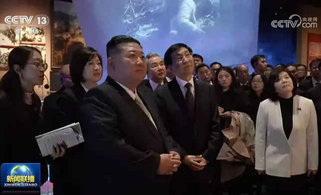 金正恩和王滬寧等在抗美援朝紀念館。央視截圖