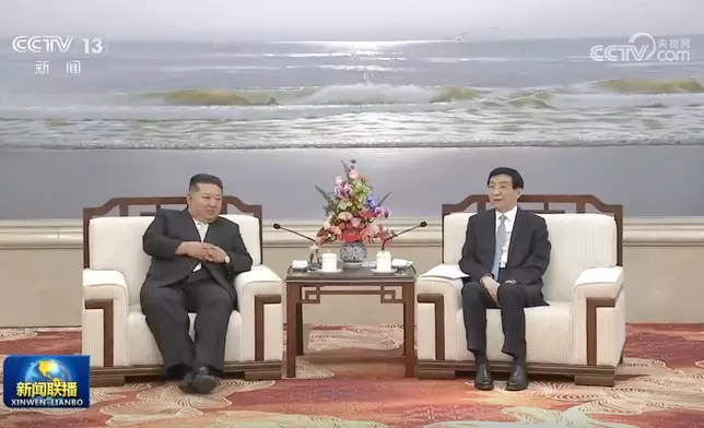 金正恩和王滬寧會談。央視截圖