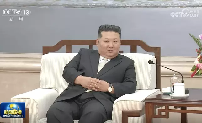 金正恩和王滬寧會談。央視截圖