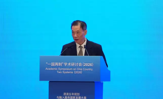 全國港澳研究會會長鄧中華指出，港澳五年規劃具有里程碑意義，標誌着治理理念轉向中長期全局謀劃，以及有效市場與有為政府的結合。巴士的報記者攝
