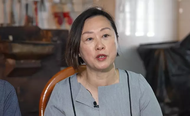 吳太太接受時代巨輪轉變。