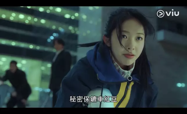 洪承希同時飾演嚴泰峰劇中的女主角「車紅豆」。Viu提供圖片