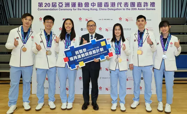 香港賽馬會主席廖長江祝賀壁球代表在第20屆亞運會取得佳績，為香港體壇寫下光輝一頁。