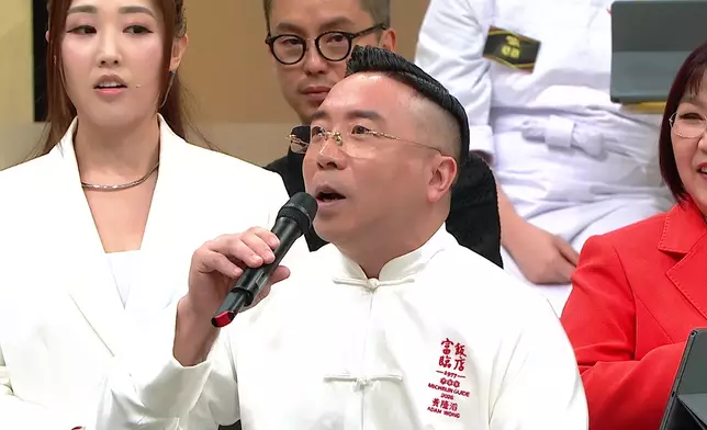 黃隆滔去了一間食店兩次，因為第一次大廚不在。