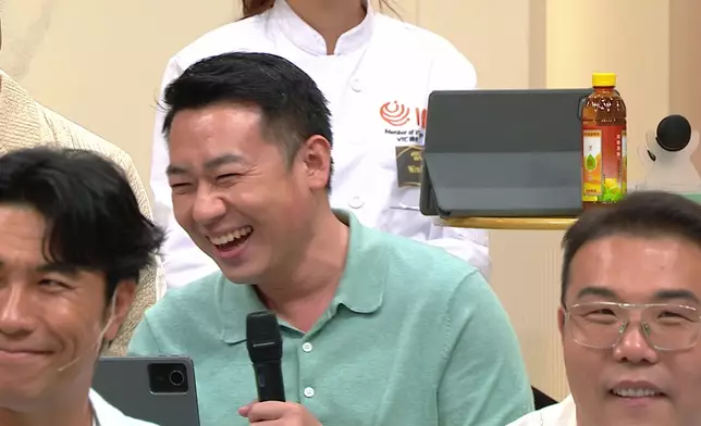 西Dorsi透露試食時「有肉冇蝦」，陳浚霆即說：「佢唔想侮（冇）辱（肉）你，所以咪畀啲肉你囉！」
