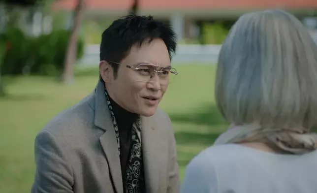 張智霖啲嘴面真係好賤，好似連條眉都衰過人咁。
