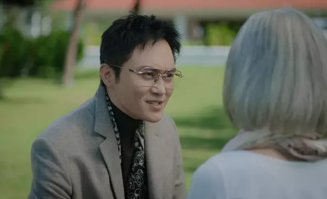 張智霖啲嘴面真係好賤，好似連條眉都衰過人咁。