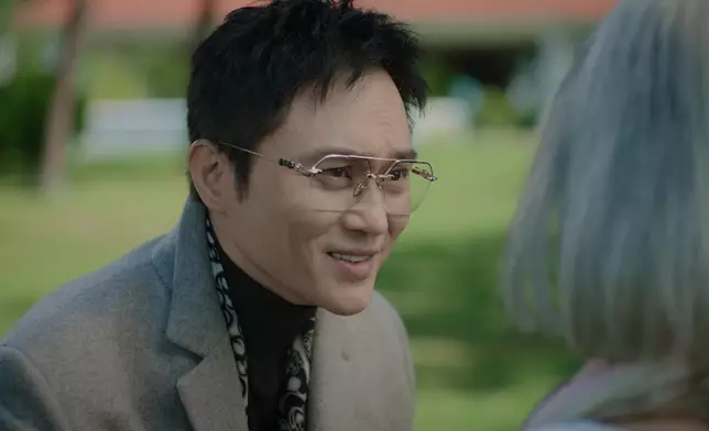 張智霖啲嘴面真係好賤，好似連條眉都衰過人咁。
