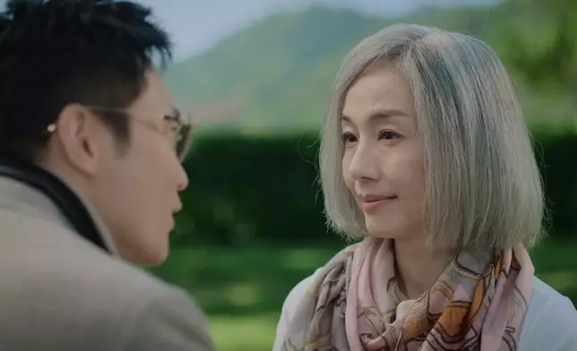 只需半秒，江美儀個樣同眼神都冇晒笑意。