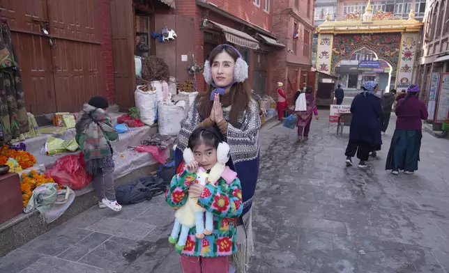 Leanne跟7歲囡囡Abi到尼泊爾體驗生活。