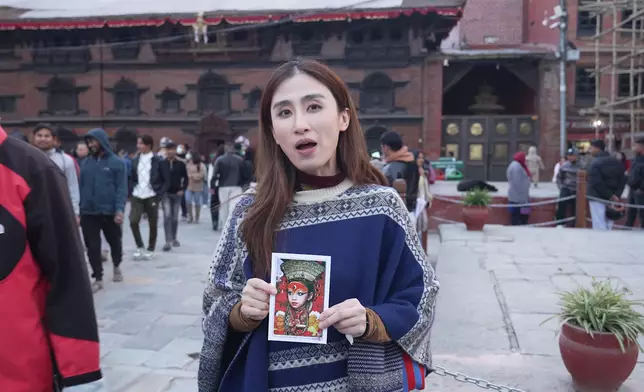 母女入寺參見只有3歲的活女神。