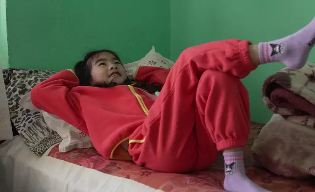 Leanne嫌被鋪不乾淨，Abi卻懶理一派悠然自得。