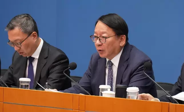 政務司司長陳國基將領導的督導委員會，逐一檢視獨立委員會提出的各項建議。巴士的報記者攝