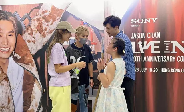 Jason爽快答應，送出20周年演唱會門票，更安排她到後台見面合照。