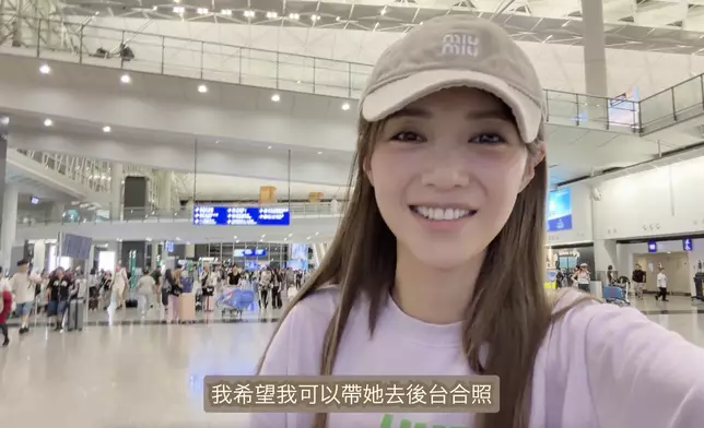 Elva原在加拿大探親，特意改機票提早返港陪伴綽思，卻遇航班延誤，落機後拖着行李直奔紅館。