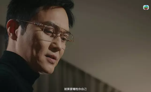 呢個眼神，嚇窒唔少網民。