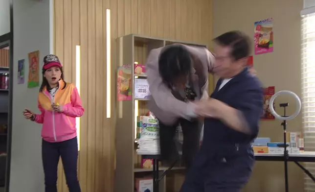 歐瑞偉破門「英雄救美」，成功制服唐嘉麟。