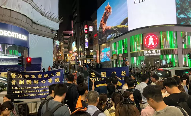 蘭桂坊人頭湧湧。FB圖片