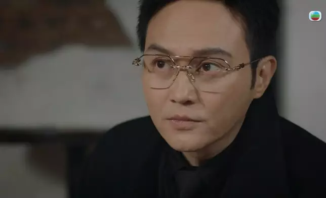 張智霖先係嚇一嚇望住高Ling，再自己喺度發呆，好搞笑。