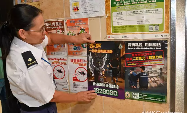 香港海關北區跨部門反私煙宣傳 講解完稅標籤制度