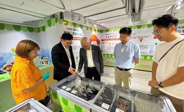 環境及生態局局長到訪荃灣「優鮮港品」實體店 國慶推七七折優惠