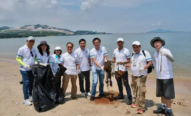土木工程拓展署義工隊白泥海灘清潔 署長方學誠親身帶隊守護海岸