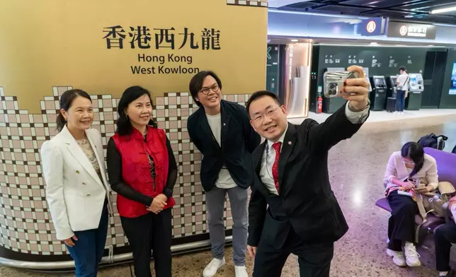 運輸及物流局局長陳美寶視察高鐵西九龍站 迎接國慶黃金周旅客