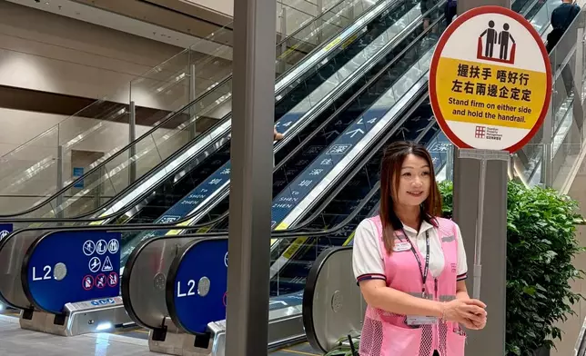 新皇崗口岸啟用，政府產業署提供物管服務並設客服大使。