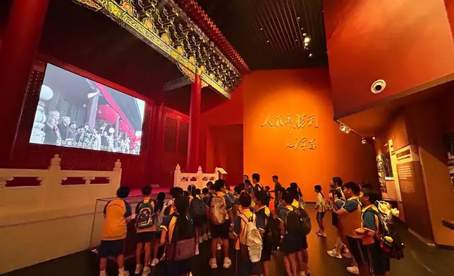 元朗區公民教育活動 50青年參觀昂船洲軍營駐港部隊展覽中心