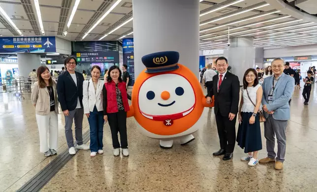 運輸及物流局局長陳美寶視察高鐵西九龍站 迎接國慶黃金周旅客