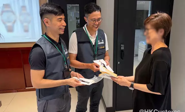 香港海關黃金周巡查購物熱點 設快速行動隊優先處理旅客投訴