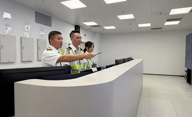 新皇崗口岸啟用，政府產業署提供物管服務並設客服大使。