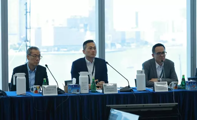 「智慧警政顧問小組」第七次會議由警務處刑事及保安處處長陳東（中）主持，聚焦智能無人集群對城市安全之影響。