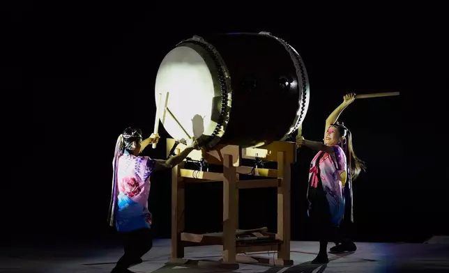 2026年10月4日周日，日本名古屋，亞洲運動會閉幕禮上，鼓手表演。(美聯社圖片/Aaron Favila) AP圖片