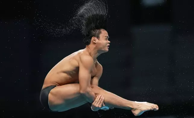 馬來西亞的艾維斯·普里斯特利·克萊門特，在日本東京舉行的亞洲運動會男子10米跳台決賽中競賽。2026年9月30日周三。（美聯社圖片/Hiro Komae） AP圖片