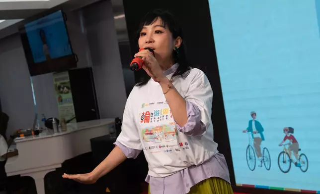 蝦頭寄語學生遇到困難時凡事要「停一停、心呼吸」