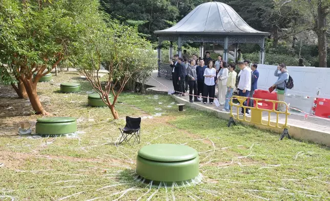 旅遊事務專員與中西區區議會視察山頂光影匯項目。文體旅局fb圖片