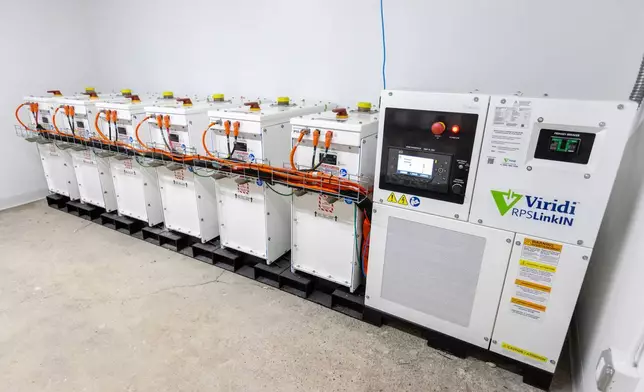 維里迪的鋰離子電池儲能系統安裝在紐約州水牛城和平橋廣場公寓大樓內。攝於2026年10月15日周四。(美聯社圖片/Lauren Petracca) AP圖片