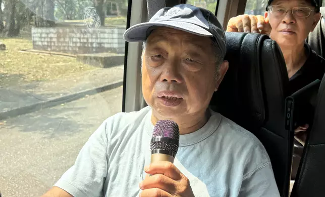 1956年雙十暴動發生時，陸德成（前）年僅9歲。巴士的報記者攝