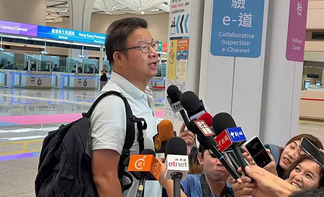 深圳龍崗人廖先生認為整體過關「一、兩分鐘就搞掂」。巴士的報記者攝