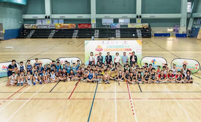 「大埔區國慶盃3x3兒童少年籃球賽2026」參賽隊伍、嘉賓及教練於體育館內大合照