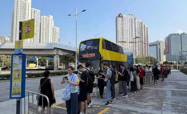 啟德站點乘客有序排隊候車情況